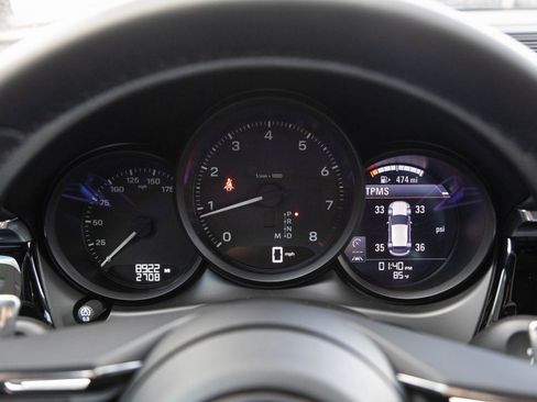 Certified 2025 Porsche Macan image 14