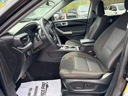 Used 2024 Ford Explorer XLT AWD/4WD image 9