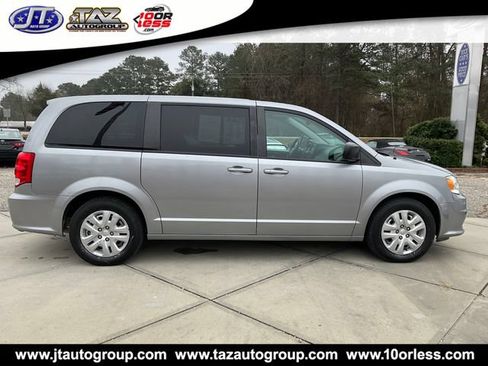 Used 2018 Dodge Grand Caravan SE w/ UConnect Hands-Free Group FWD image 8