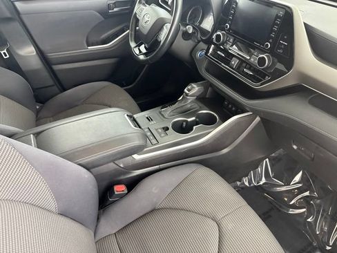 Used 2020 Toyota Highlander LE AWD/4WD image 21