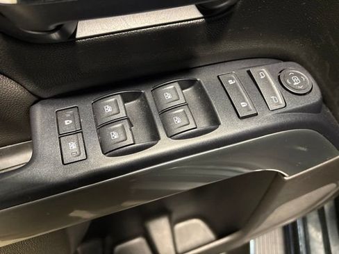 Used 2018 Chevrolet Silverado 1500 LT AWD/4WD image 11
