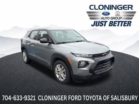 Used 2023 Chevrolet TrailBlazer LS w/ LPO, Blackout Package FWD image 1