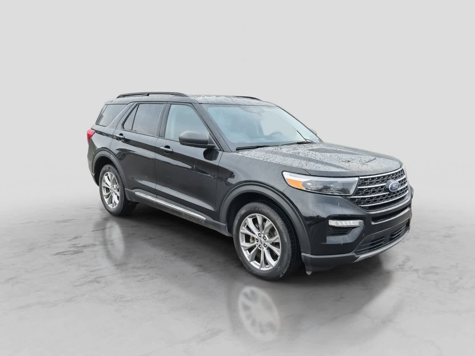 Used 2023 Ford Explorer XLT w/ Equipment Group 202A AWD/4WD image 2