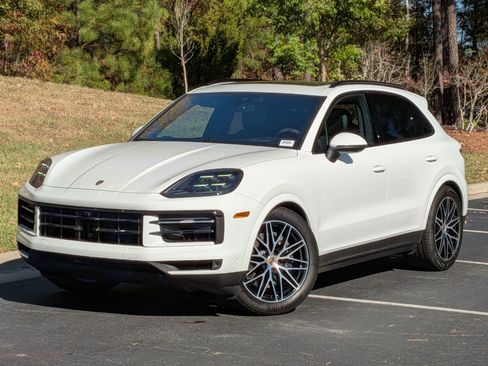 Certified 2025 Porsche Cayenne AWD/4WD image 1