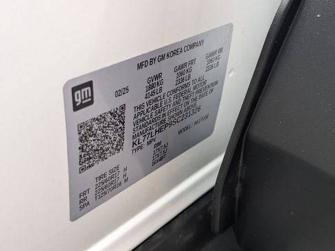 Used 2025 Chevrolet Trax LT w/ LT Convenience Package FWD image 37