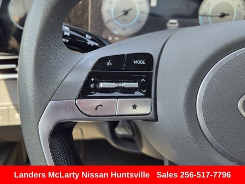 Used 2024 Hyundai Elantra SEL FWD image 25