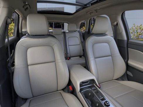 New 2025 Lincoln Corsair Reserve image 9