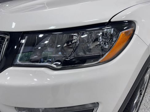 Used 2019 Jeep Compass Limited AWD/4WD image 9