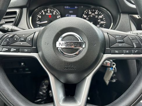 Used 2018 Nissan Rogue S AWD/4WD image 9
