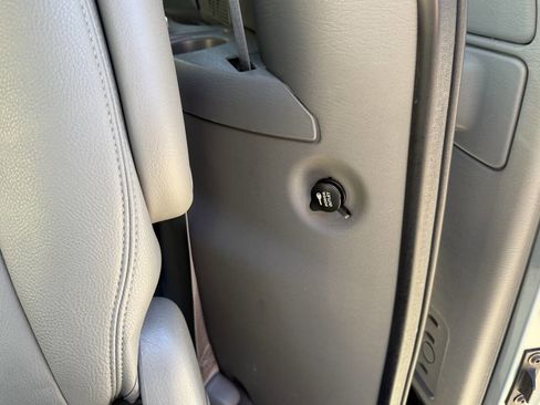 Used 2006 Chrysler Town & Country Touring image 72