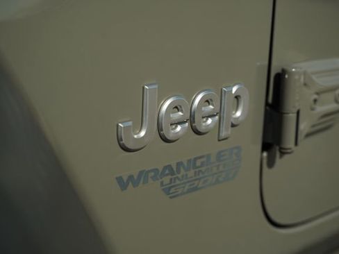 Used 2020 Jeep Wrangler Unlimited Sport S AWD/4WD image 38