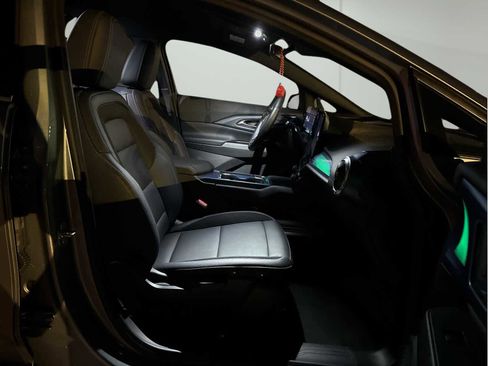 Used 2025 Chevrolet Equinox EV LT w/ Convenience Package image 12