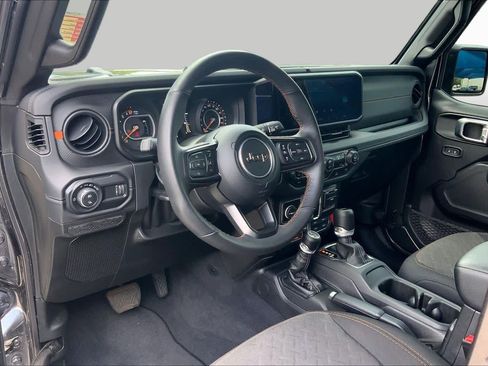 Used 2025 Jeep Gladiator Mojave AWD/4WD image 18
