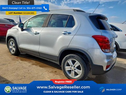 Used 2019 Chevrolet Trax LT w/ LT Convenience Package FWD image 3