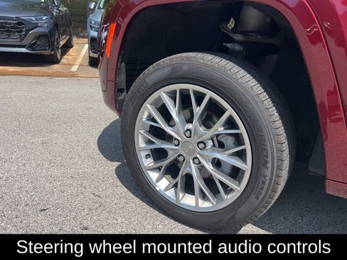 Used 2025 Jeep Grand Cherokee Summit AWD/4WD image 10