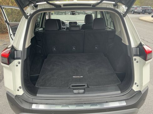 Used 2023 Nissan Rogue SV w/ SV Premium B Package AWD/4WD image 17
