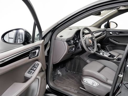 Certified 2026 Porsche Macan AWD/4WD image 7