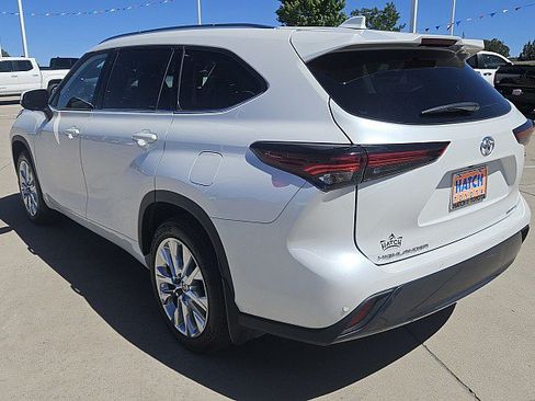 Used 2025 Toyota Highlander Limited AWD/4WD image 25
