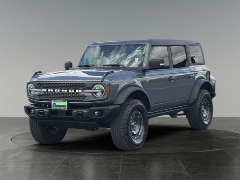 Used 2025 Ford Bronco Badlands AWD/4WD image 3