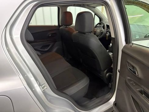Used 2017 Chevrolet Trax LS FWD image 13