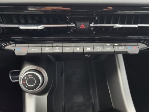 Used 2025 Alfa Romeo Tonale AWD/4WD image 18