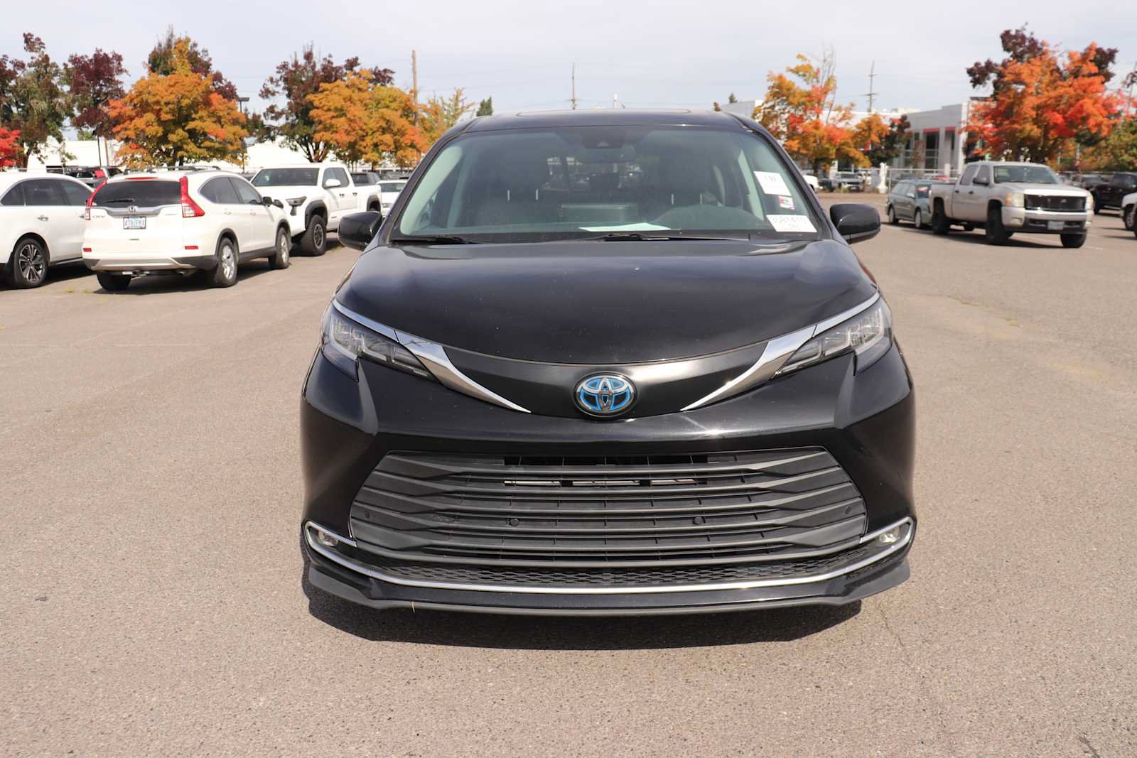 Used 2022 Toyota Sienna XLE FWD image 2