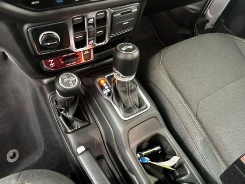 Used 2024 Jeep Wrangler Unlimited image 20