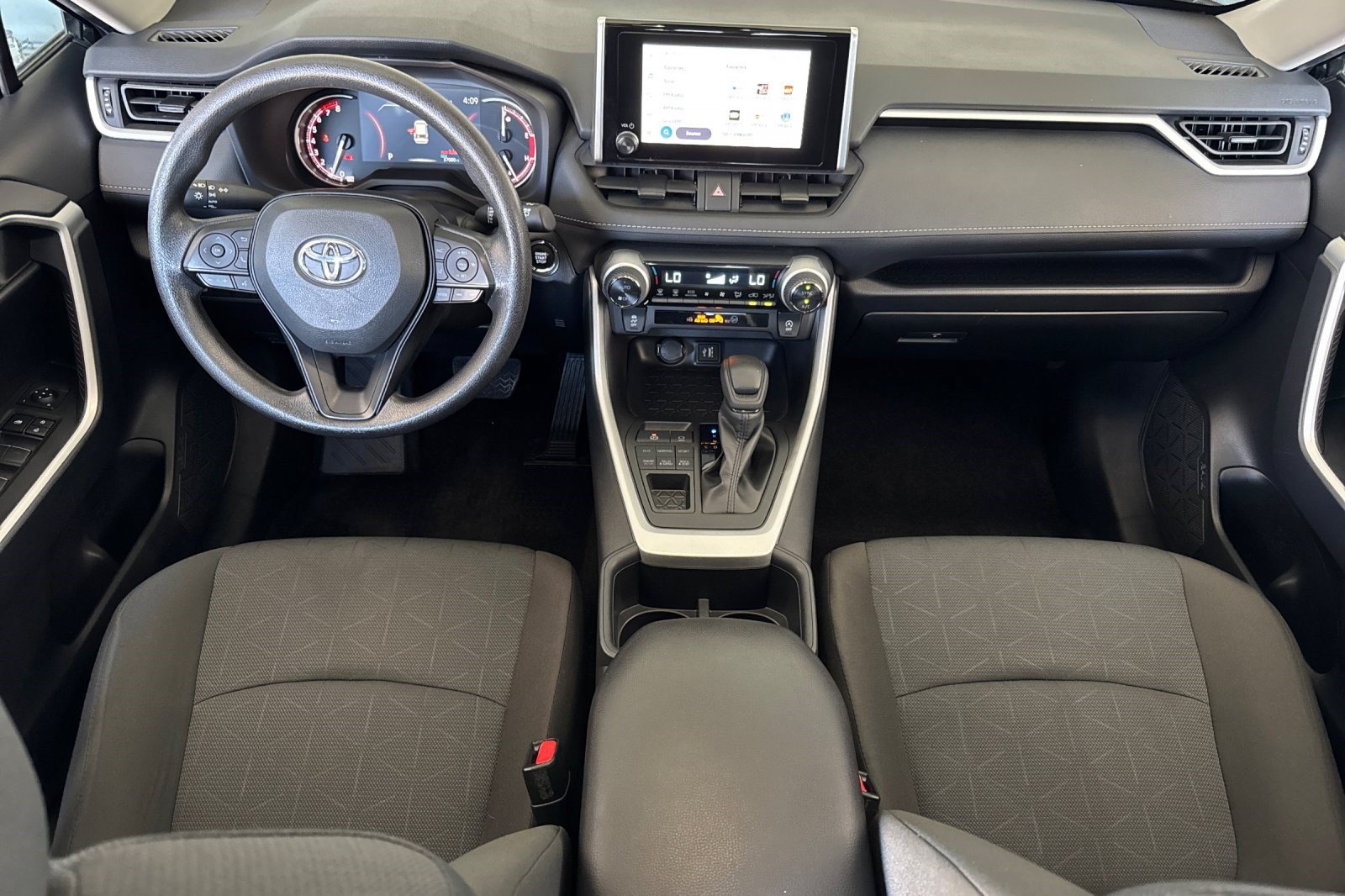 Used 2025 Toyota RAV4 XLE w/ Convenience Package AWD/4WD image 16