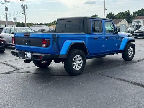 Used 2023 Jeep Gladiator Sport AWD/4WD image 3