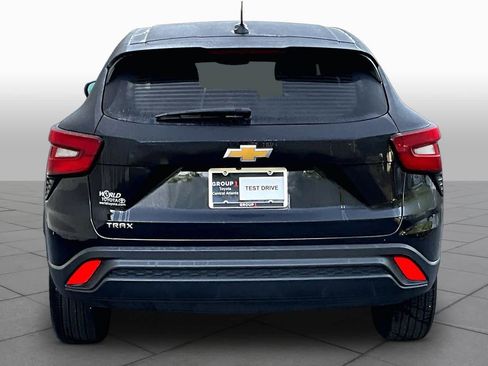 Used 2025 Chevrolet Trax LS FWD image 5