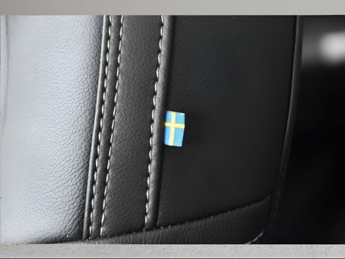 Certified 2025 Volvo XC40 B5 Core w/ Protection Package Premier image 40