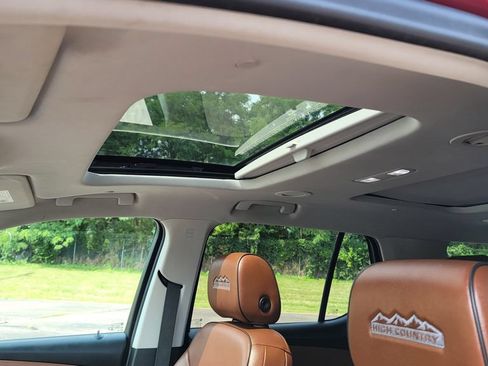 Used 2021 Chevrolet Traverse High Country AWD/4WD image 24