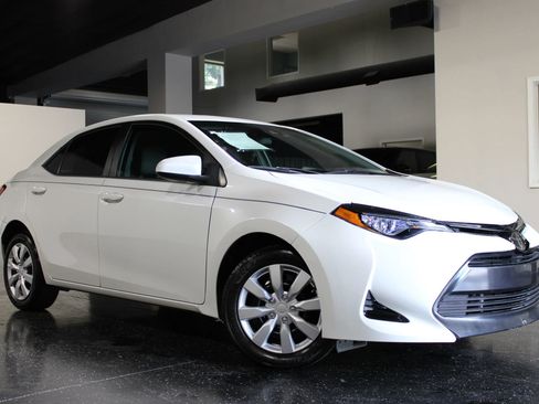 Used 2017 Toyota Corolla LE FWD image 35