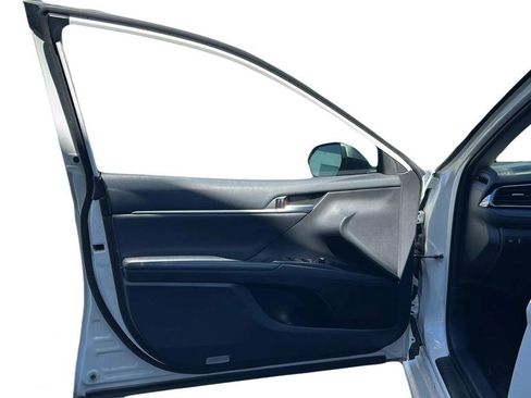 Used 2023 Toyota Camry XSE image 18