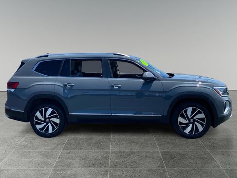 Used 2025 Volkswagen Atlas SEL AWD/4WD image 6