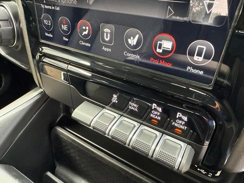 Used 2020 RAM 1500 Big Horn AWD/4WD image 30