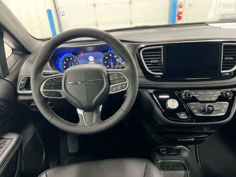 New 2026 Chrysler Pacifica Select FWD image 11