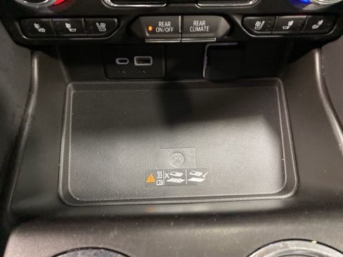 Used 2023 GMC Yukon XL SLT image 31