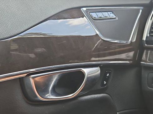 Used 2017 Volvo XC90 T6 Momentum w/ Vision Package image 22