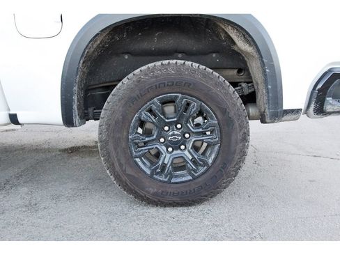 Used 2023 Chevrolet Silverado 1500 ZR2 w/ Technology Package AWD/4WD image 32