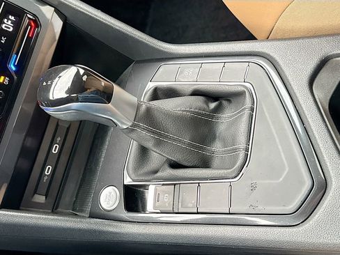 Used 2022 Volkswagen Tiguan SE image 21