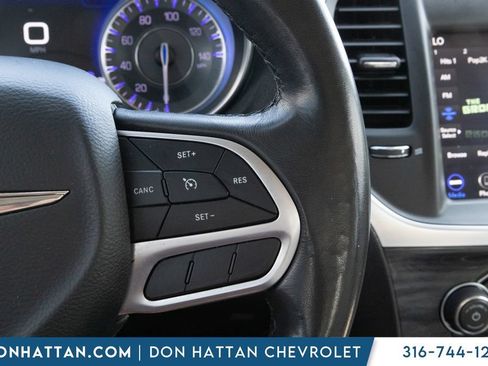 Used 2020 Chrysler 300 Touring w/ Driver Convenience Group RWD image 8