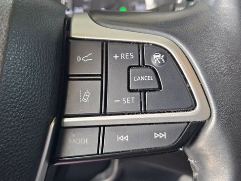 Used 2023 Toyota Highlander XLE image 12