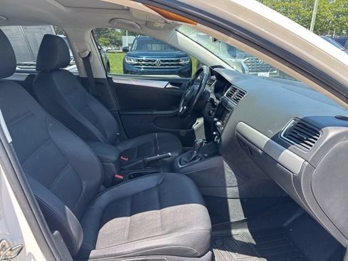 Used 2012 Volkswagen Jetta TDI FWD image 12