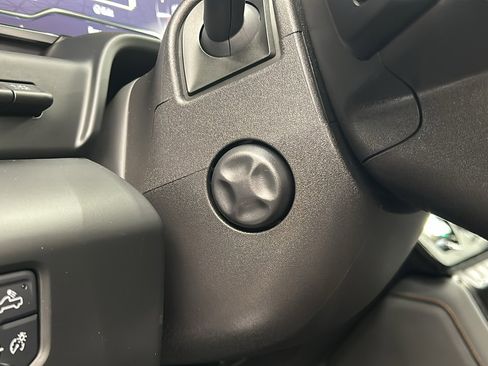 Used 2024 GMC Sierra 1500 AT4 w/ Technology Package image 30