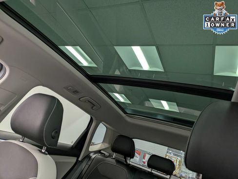 Used 2025 Volkswagen Taos SE w/ Panoramic Sunroof Package AWD/4WD image 25