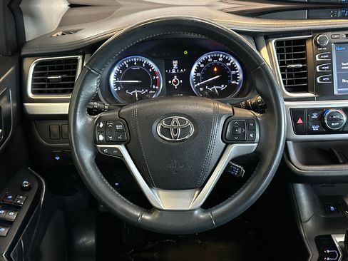 Used 2016 Toyota Highlander XLE FWD image 13