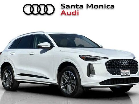 Used 2025 Audi Q5 Premium w/ Convenience Package AWD/4WD image 9