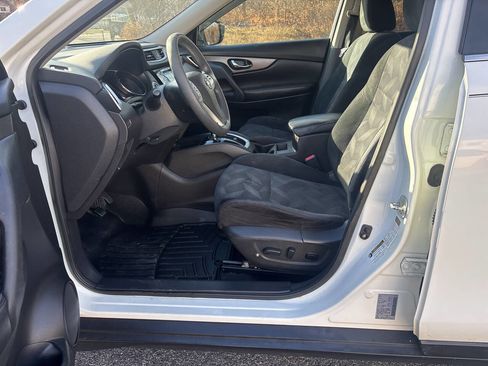 Used 2015 Nissan Rogue SV w/ SV Moonroof Package image 19