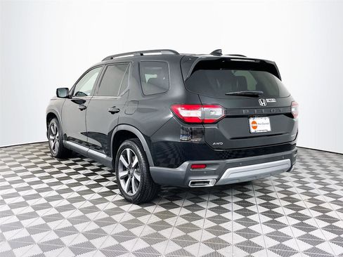 Certified 2025 Honda Pilot Touring image 7